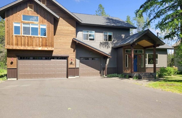 Relax in Style | Chic Home w/Hot Tub + Mountain Views