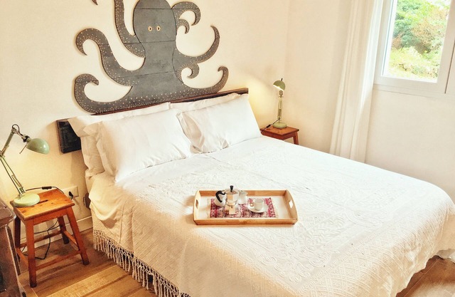 relax in the green - octo bookcase · the octopus library