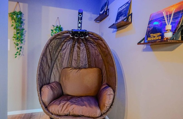 Relax Lounge|Projector|Screen|Relaxation|Central