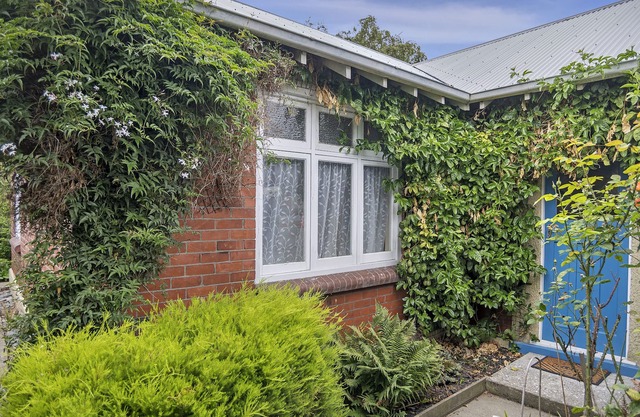 Relax on Rose Street - central Timaru home