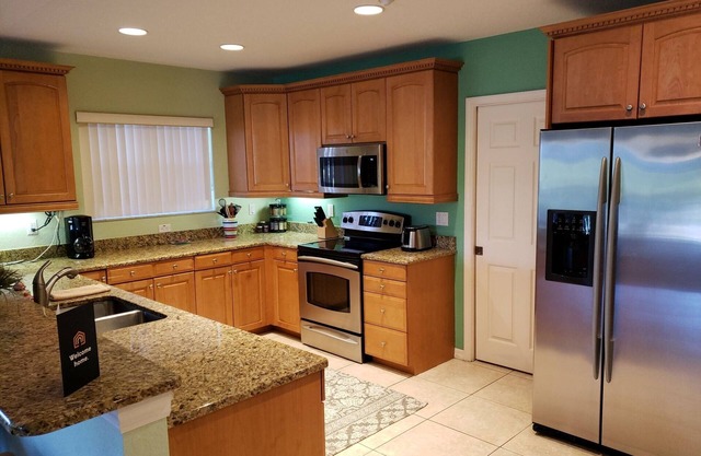 Relax @ our spacious Beach Condo. 3 Bedrooms, Bonus room & 2 Baths nSleeps 6-10