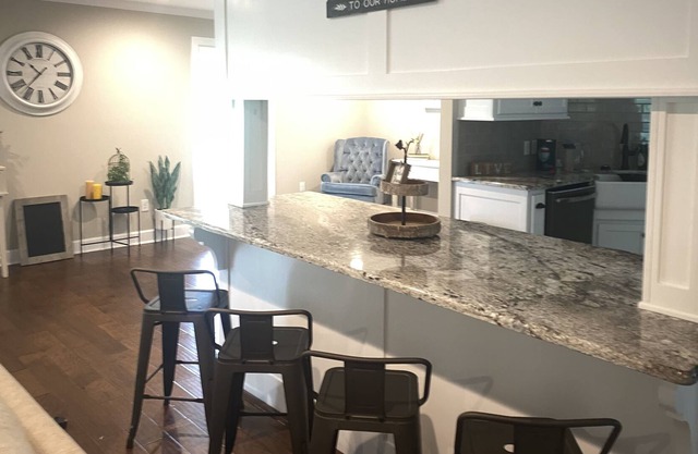 RELAX ! Pet friendly, 3 BR home. Close to everything in town and Fort Rucker
