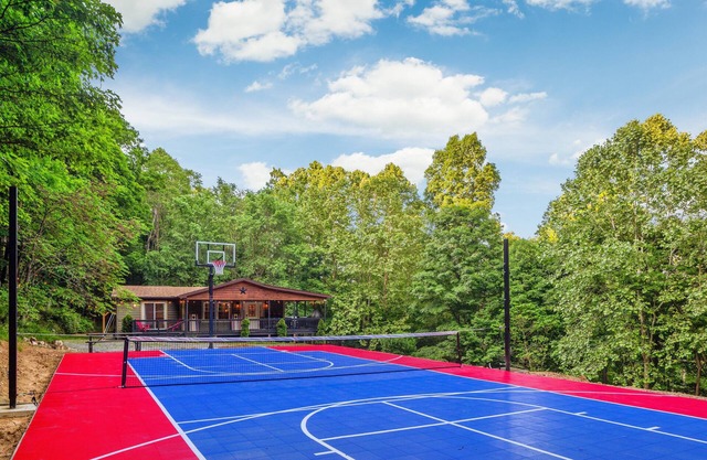 Relax & Play: Pickleball, BasketBall, Hot Tub, Game Room & More