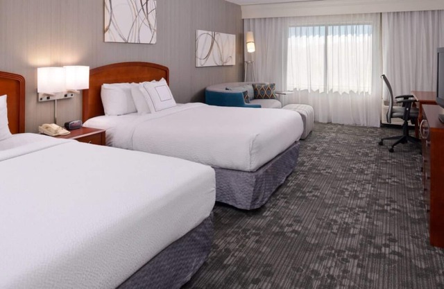 Relax & Unwind! Close to Charlotte-Douglas International Airport! W/ Indoor Pool