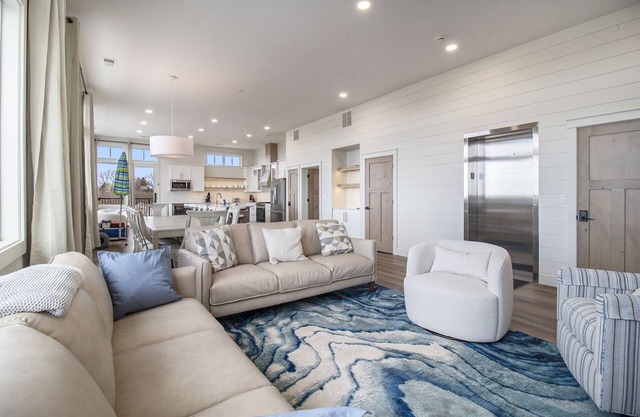 Relax & Unwind in a New Building with a New Heated Pool & Hot Tub, Sleep 13!