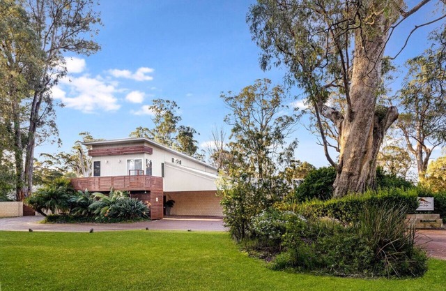 Relax with the whole family at this Holiday Mansion.