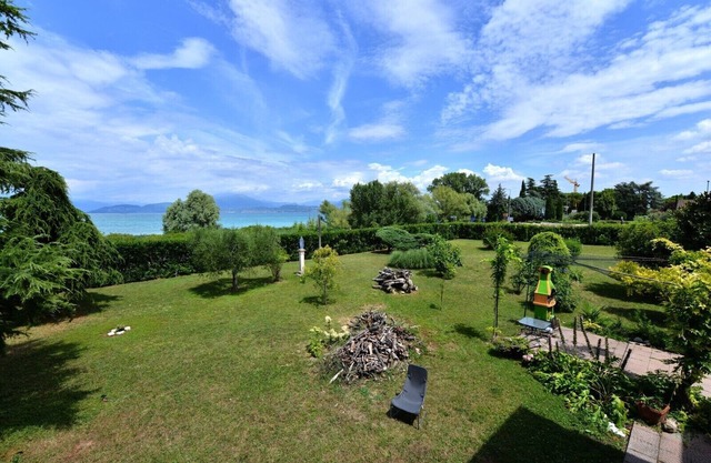 Relaxation and recreation among nature, history and entertainment.