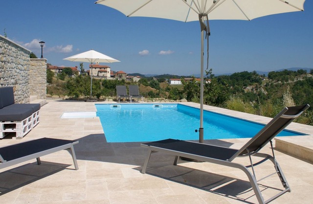 Relaxation away from the hustle and bustle, in beautiful scenery and by the fantastic pool