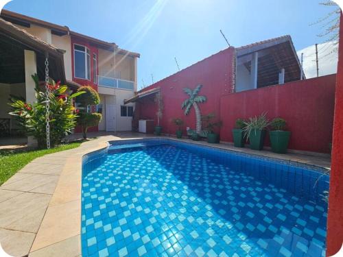 Relaxe num sobrado com piscina