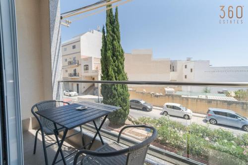 Relaxed 2BR Home with Backyard & Balconies,Tarxien