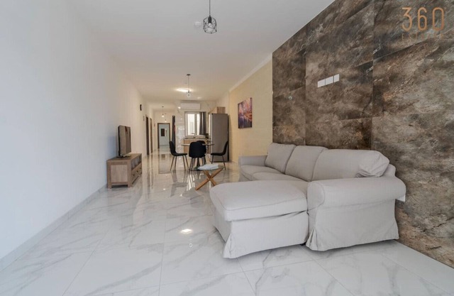 Relaxed 2BR Home with Backyard & Balconies,Tarxien