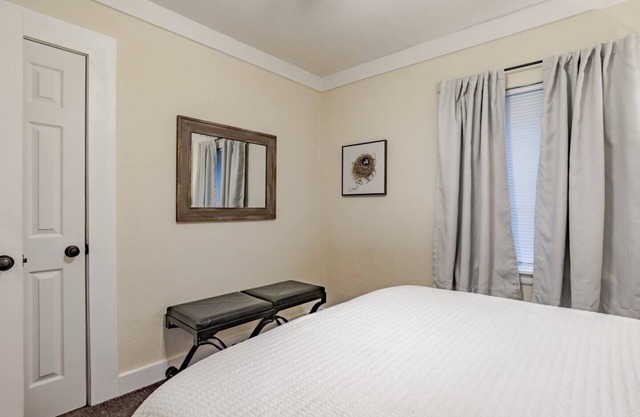 Relaxed and Comfortable Living in Trendy Midtown