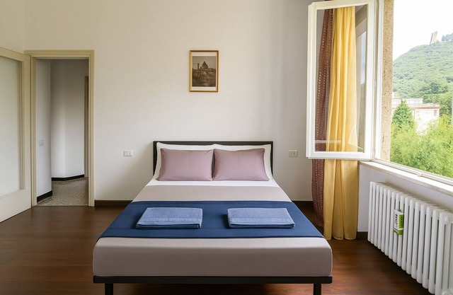 Relaxed Como Base w. Balcony