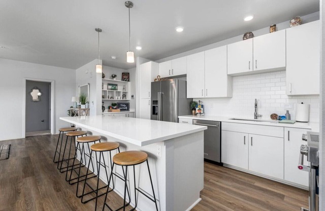 Relaxed Island Living | Parking, Workspace, AC, WD