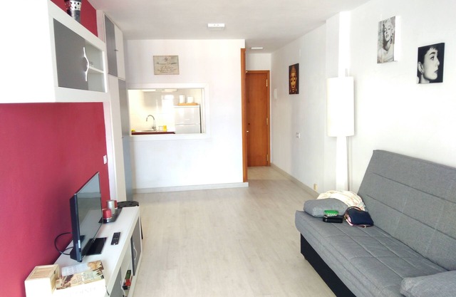 Relaxed vacation in a residential area 200 meters from the beach! With pool!