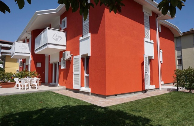 Relaxing holidays by the beach - flat with garden