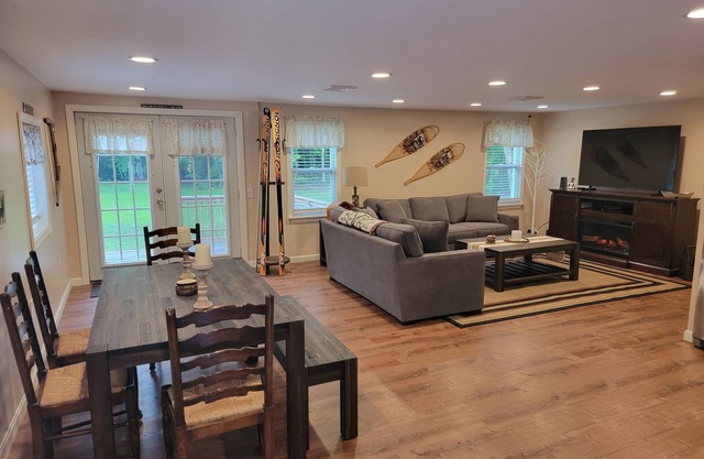 Relaxing 2 Bedroom 2 Full Bath Sleeps 6