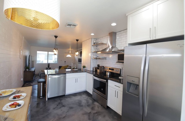 Relaxing 2bd~1ba king bed~sleeps 4