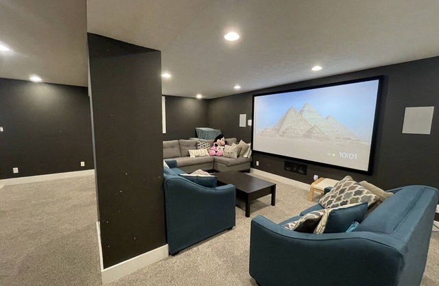 Relaxing 4 Bedroom w/Theater, Large Deck