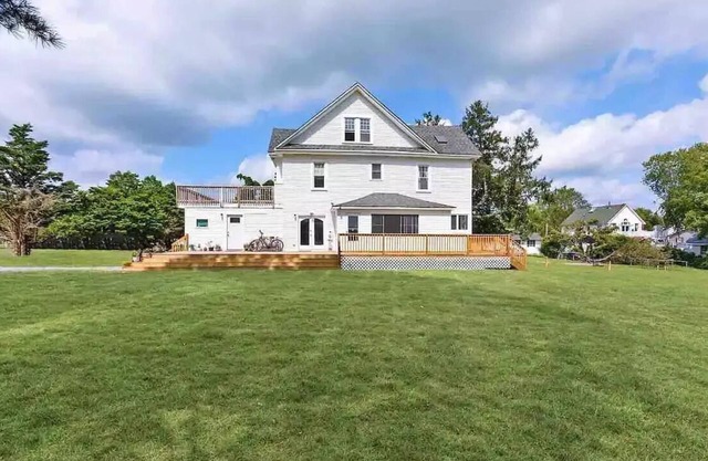 Relaxing 5 bd home with 1 bd Apartment on 2.5 acres near MD beaches