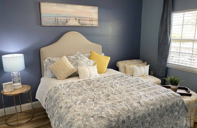 Relaxing and peaceful at Miravista condo 5 min drive from the beach!