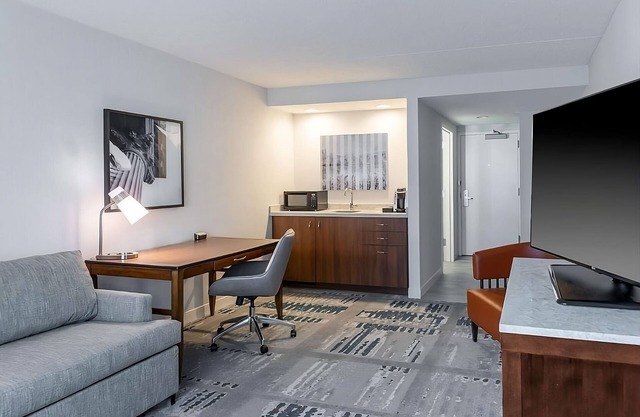 Relaxing Arlington Stay Near DC Monuments & Roosevelt Island Walks