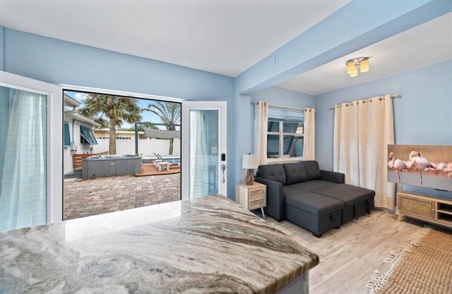 Relaxing Beach Studio close to Space Coast Stadium