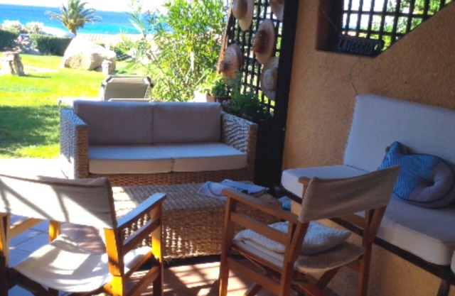 Relaxing beachfront apartment with spacious veranda, pool, a/c, parking