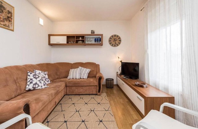 Relaxing Bisko Retreat with Outdoor Pool, Furnished Terrace and BBQ - Four Bedroom Holiday Home