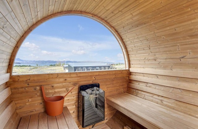 Relaxing Cabin w/Hot Tub & Sauna - Serene Retreat