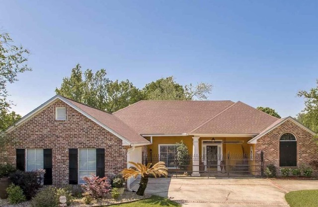 Relaxing, Convenient, Comfortable 3 BR House