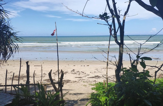 Relaxing cottage in front of the beach with complete amenities.