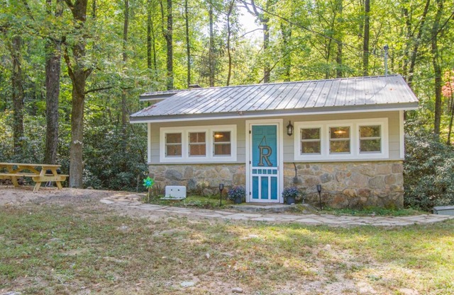 Relaxing cottage in the mountains with a creek in back yard.