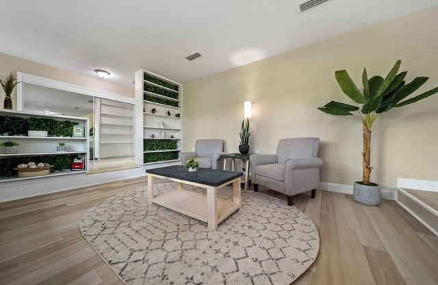 Relaxing, Cozy 3 BR King Suite Pool Home! Modern finishings & Design!