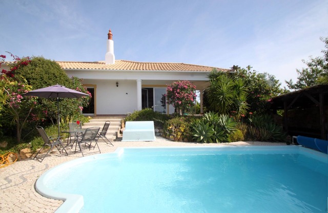 Relaxing family retreat with heated private pool & breath taking ocean views