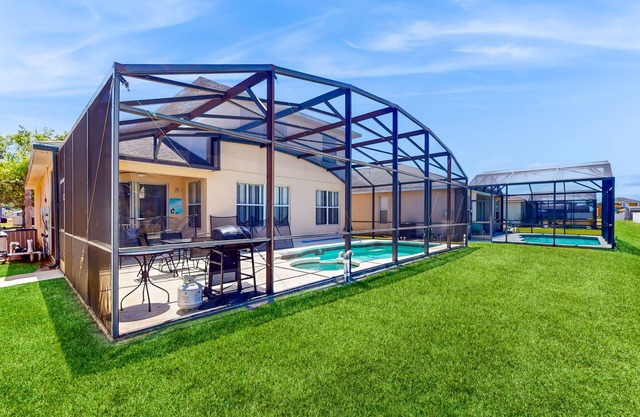 Relaxing Florida getaway with an enclosed pool, grill, game room, & central AC