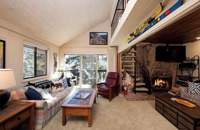 Relaxing getaway at Purgatory Resort steps from ski lifts with mountain views