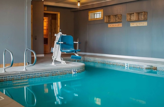 Relaxing Getaway Awaits! Indoor Swimming Pool, Free Parking, Near Columbia Beach