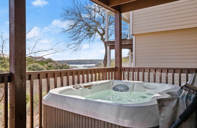 Relaxing Getaway w/Lake Travis Views + Hot Tub