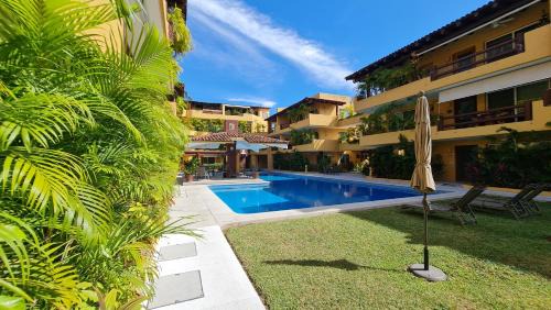 Relaxing ground floor 2 bed 2 bath appartment with pool walking distance from beach