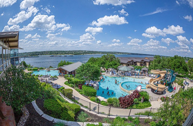 Relaxing hill country suite walking distance to lake w/private entrance/terrace