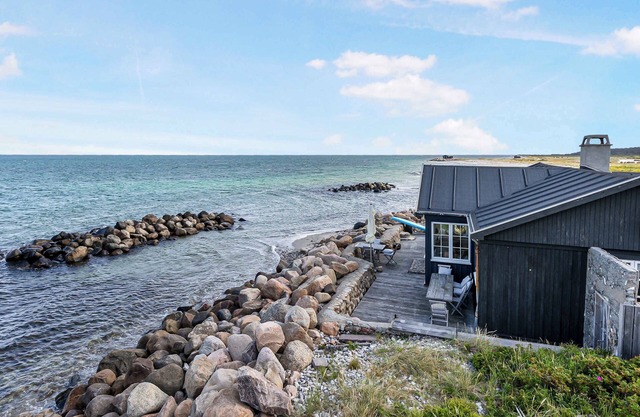 Relaxing holiday at the water's edge