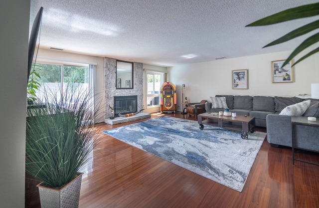 Relaxing Home close to Newport, Disney and Angels
