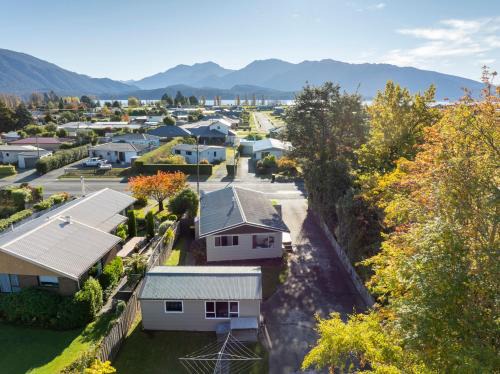 Relaxing Kiwi Bach - Te Anau Holiday Home