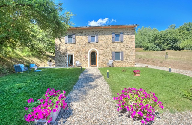 Relaxing Margherita Home Private Garden, Bucine, Italy