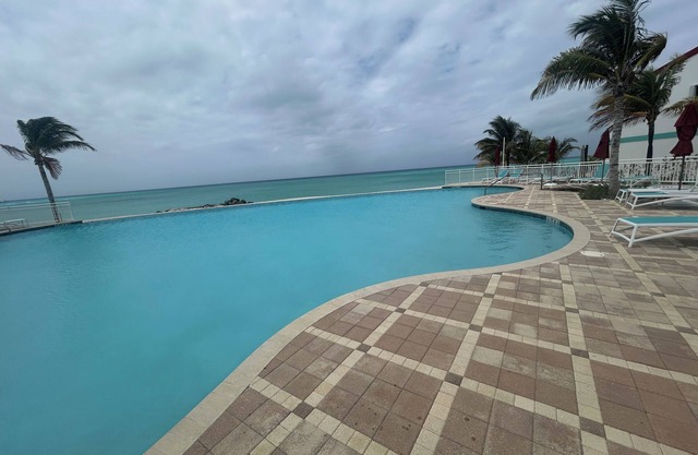 Relaxing Marina Front 1-Bedroom condo with loft in Bimini Cove