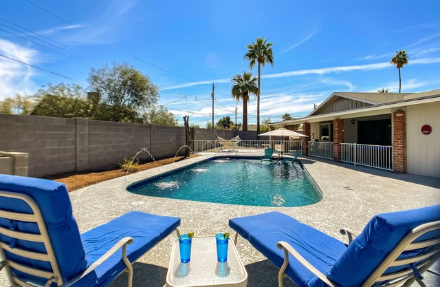 Relaxing Oasis! 5 bedroom 3 bath with Pool