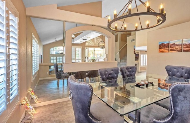Relaxing Poolside Getaway in Henderson: Sleeps 10 for Ultimate Comfort!