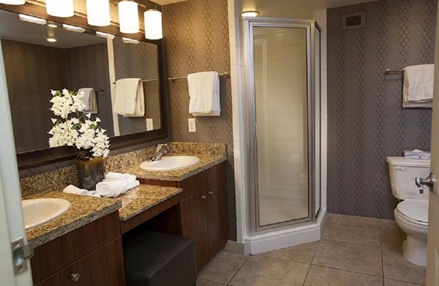 Relaxing resort, off crazy strip - 1 Bedroom, Sleeps 4