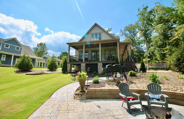 Relaxing Retreat—Family Fun on Lake Tuscaloosa w/beach volleyball, games & dock!